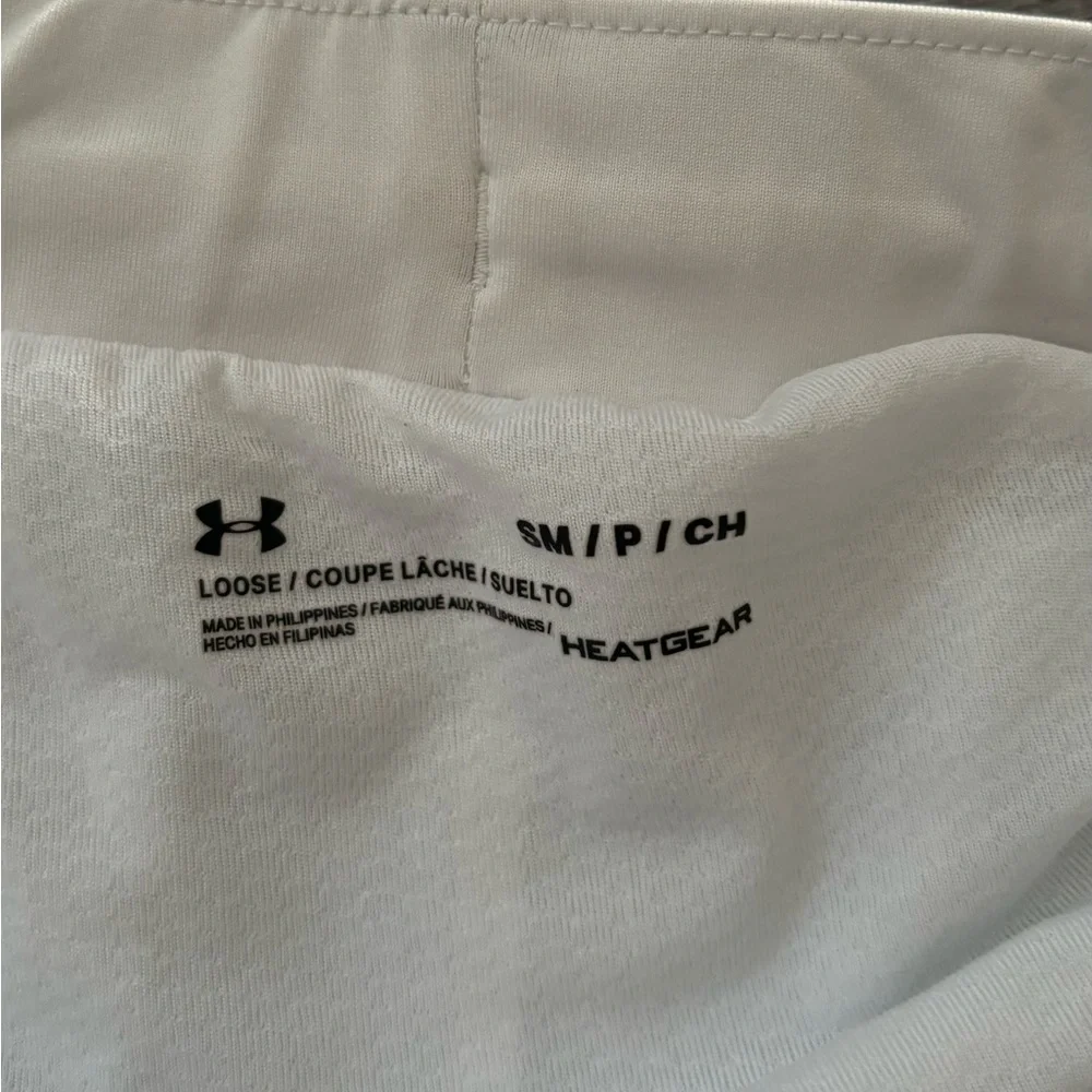 Under Armor Shorts - Picture 6 of 8